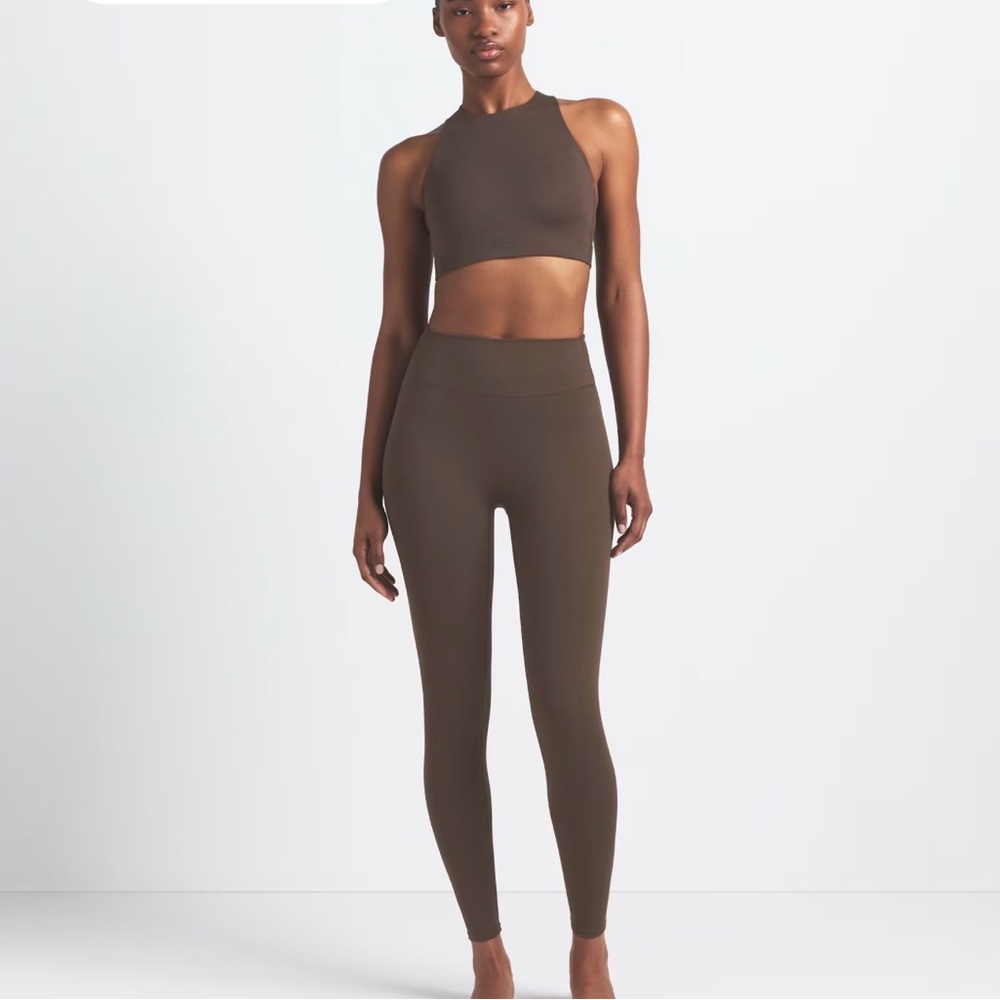 NikeSKIMS Matte
Women's High-Waisted 29" Leggings NWT Large